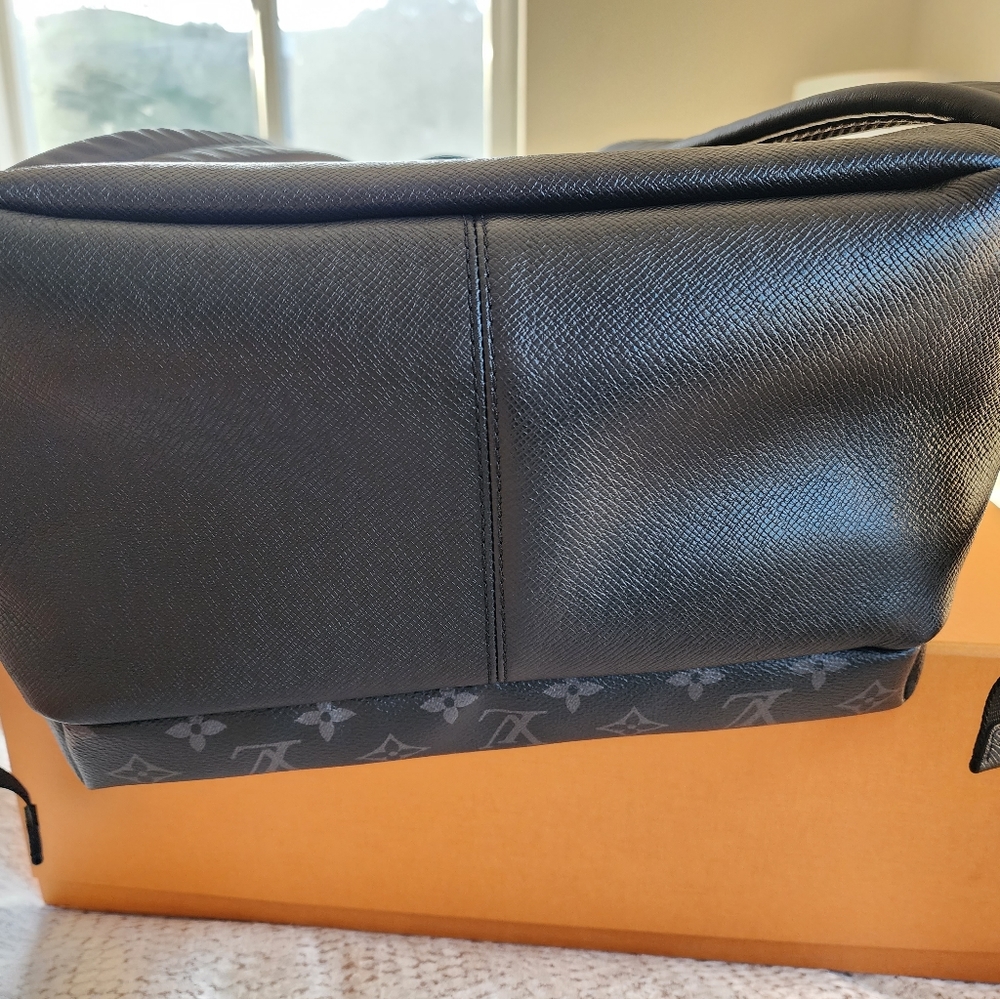 Authentic Louis Vuitton Monogram Discovery Back P… - image 4